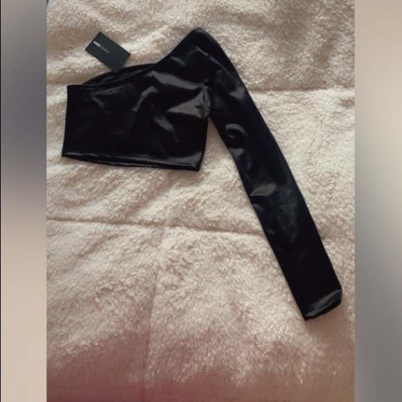 Top - Picture 2 of 2